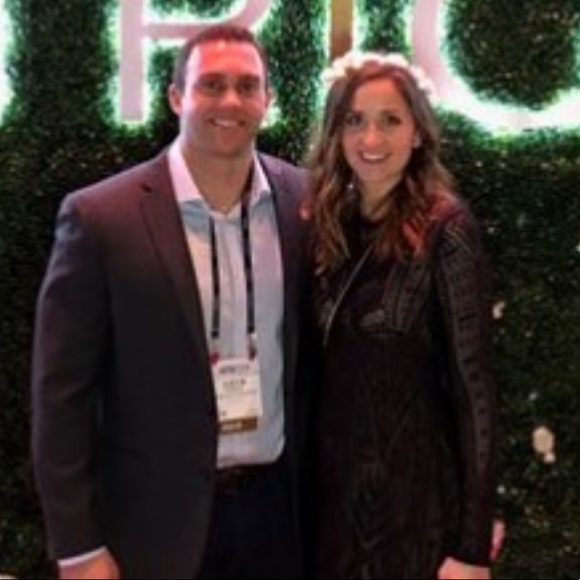 Meet your Posher, Hannah - Picture 1 of 3